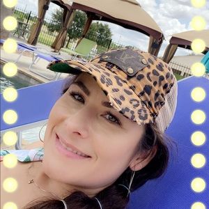 Meet your Posher, Cynthia